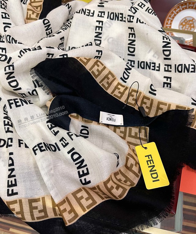 FENDI百搭款女士印花長巾 芬迪2021最新款頂級羊絨圍巾  mmj1554